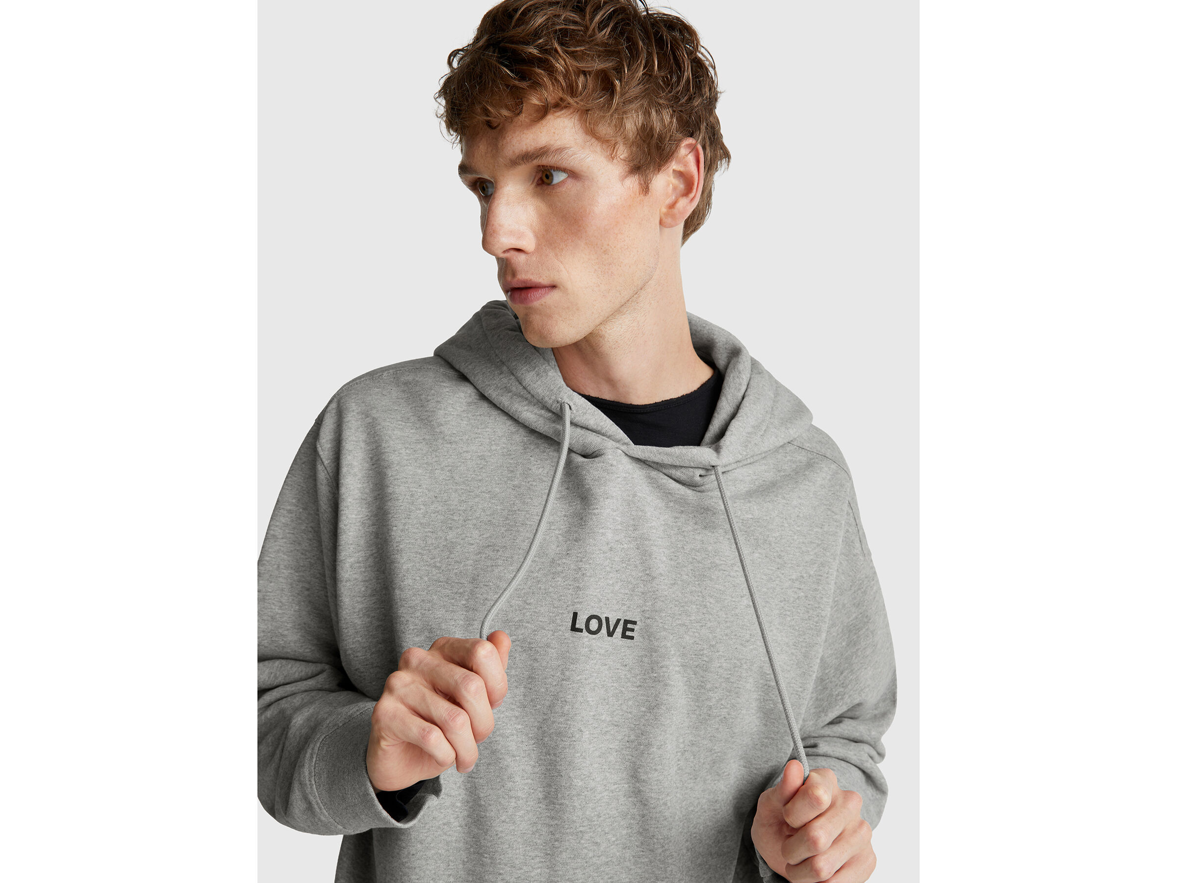 SWEATER W/HOOD Hombre image number 4